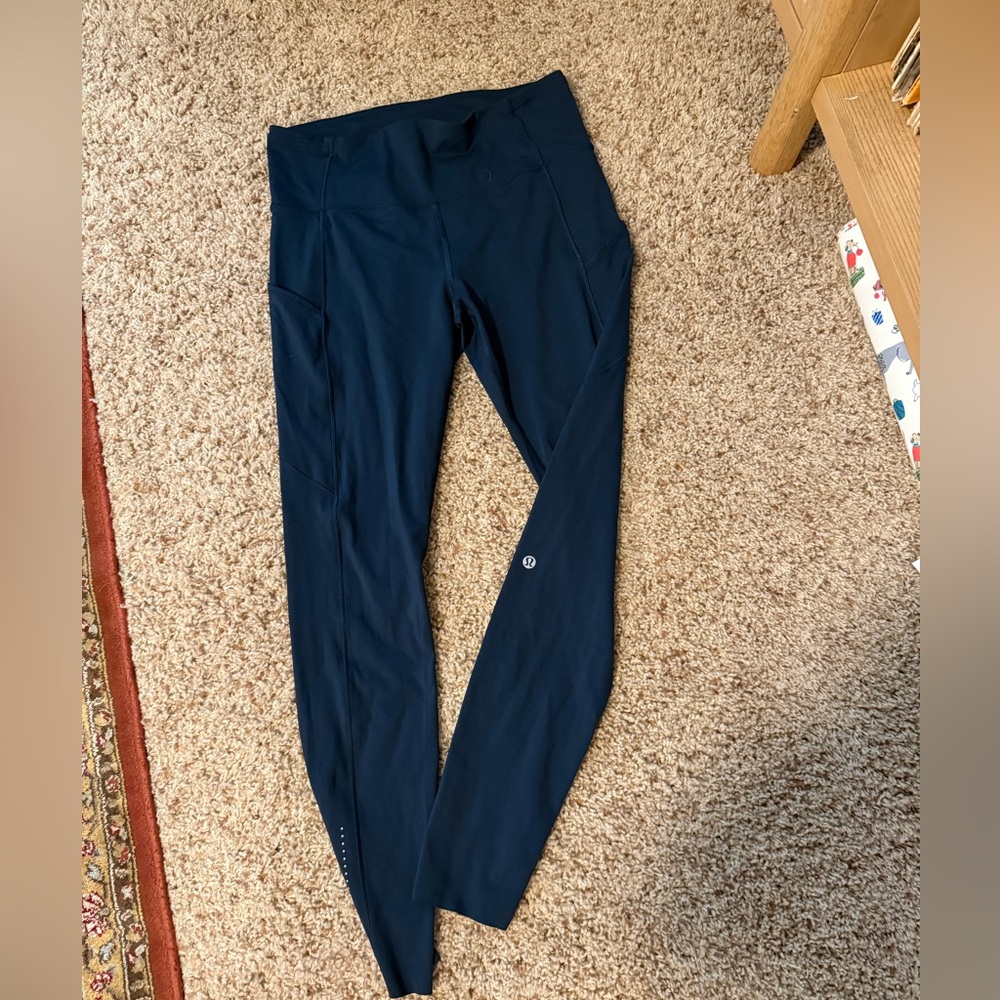 Women’s navy blue 25 inch Lululemon leggings! With pockets size 8